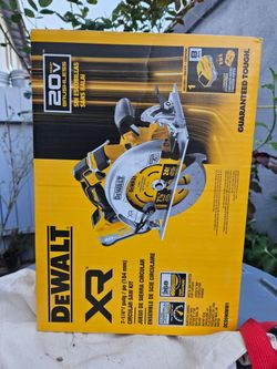 NUEVA DEWALT XR CIRCULAR SAW 7 1/4"