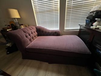 Tufted Chaise Lounge in Mauve Fabric