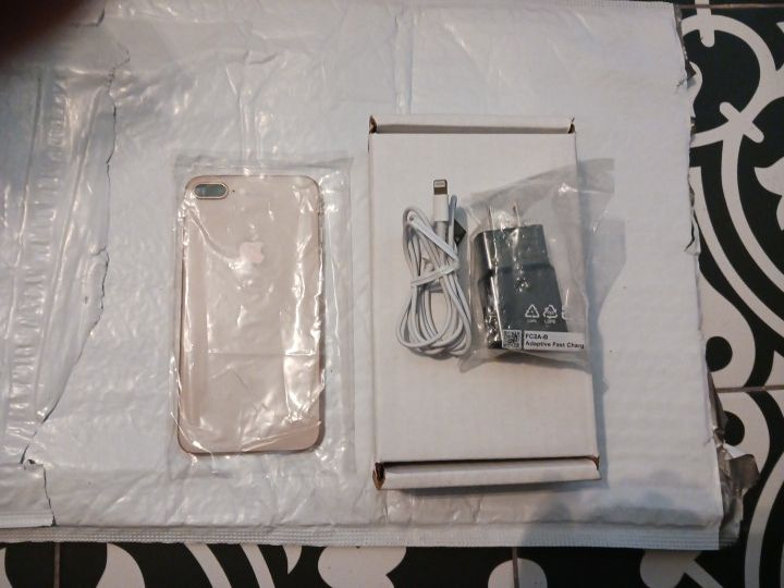EXCELLENT  IPHONE 8 PLUS UNLOCKED 64GB  WORKS WORLDWIDE