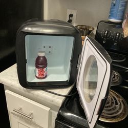 Mini fridge 