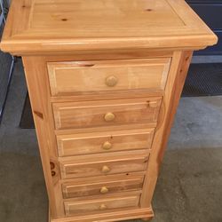6 Drawer Solid Wood Dresser Chest of Drawers by Broyhill 