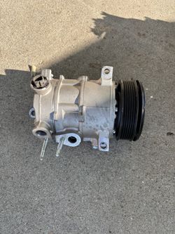 2011-2014 DODGE AVENGER SXT 2.4L A/C COMPRESSOR AND CLUTCH (IG357)