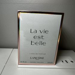Perfume La Vie est  Belle 