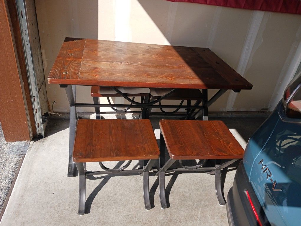 Kitchen/dining Table