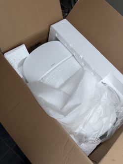 Woodbridge B0970s toilet brand new with crack