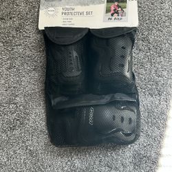 Protective Elbow & Knew Pads Plus Wrist Guards Youth Medium