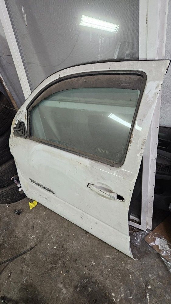 2014 TOYOTA Tacoma Driver Door