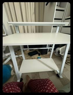 Computer table/office desk