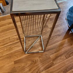 $10 - Cute Plant Stand