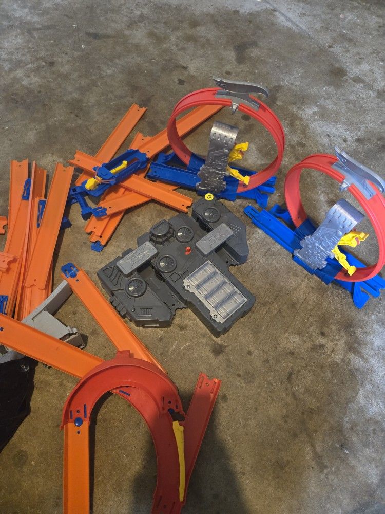 Hot Wheels Race Track 