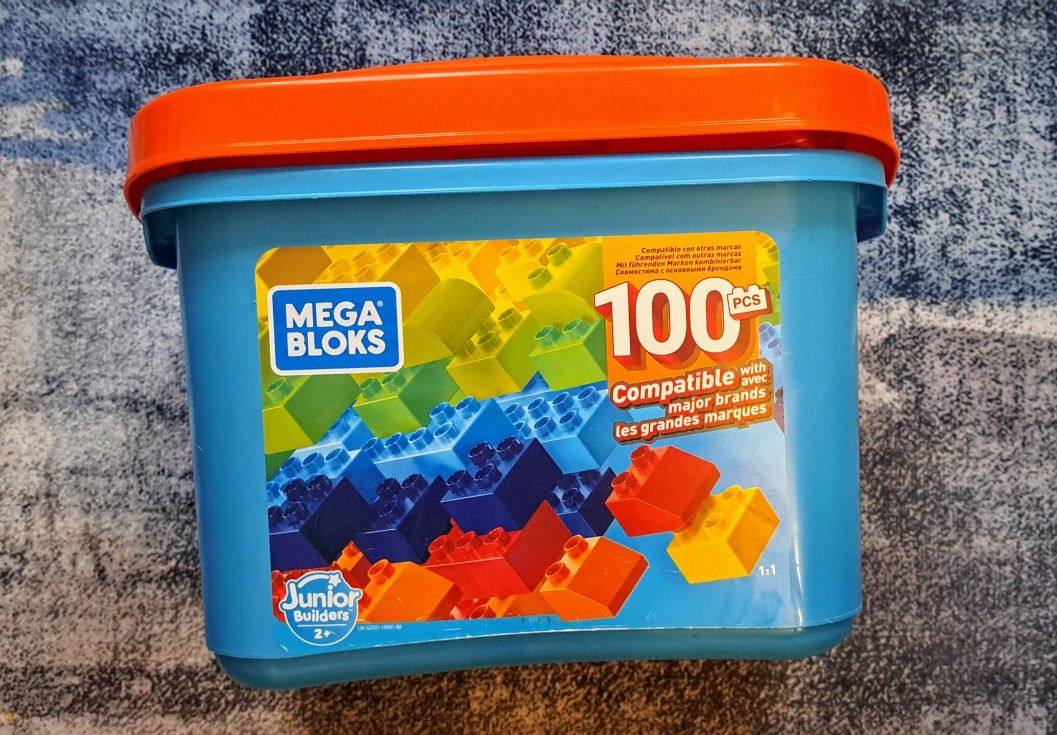 Mega Bloks 100 Piece Set With Container Gift PRE-OWNED