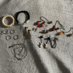 Bundle Of Jewelry 