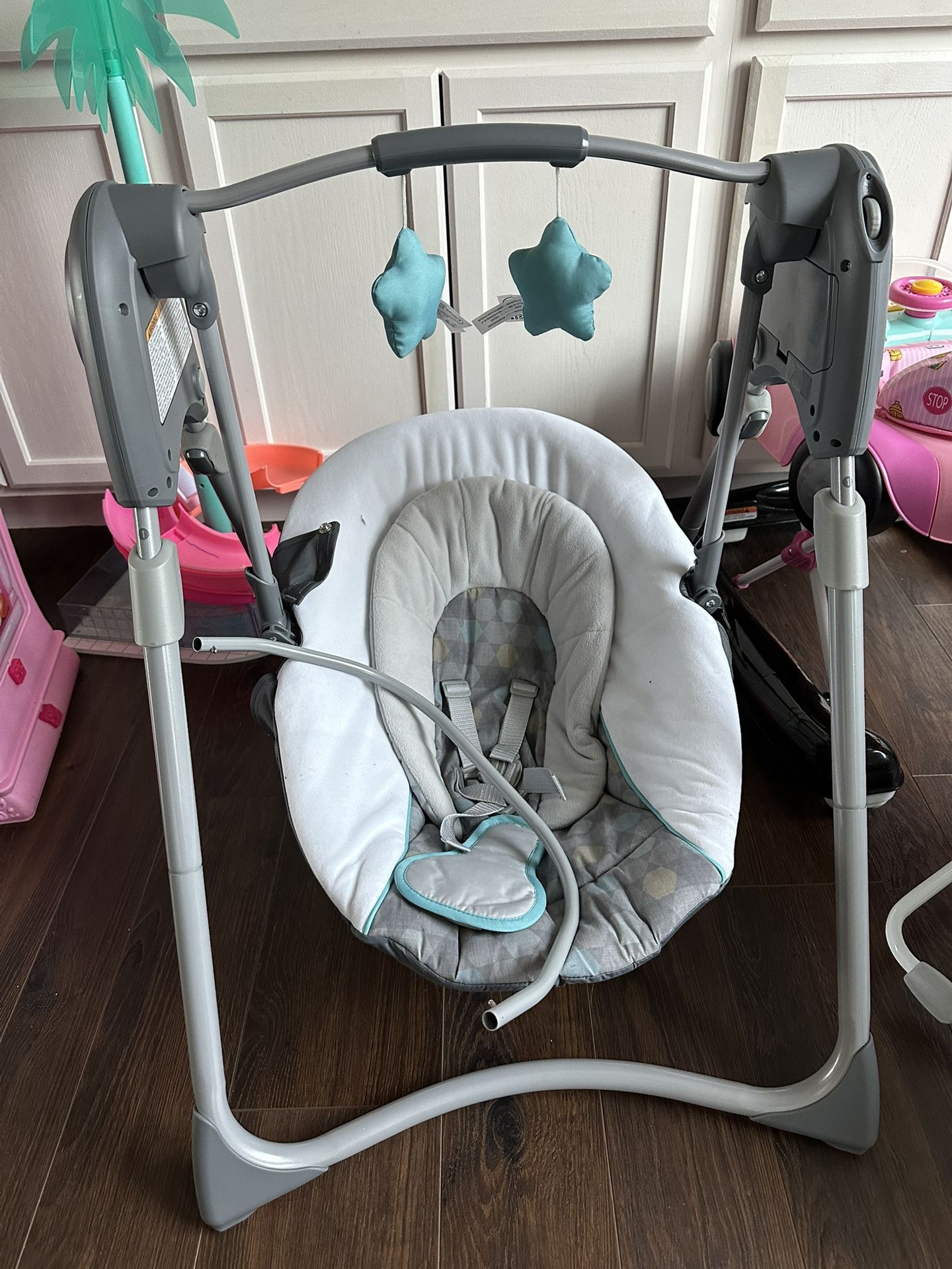 BRAND NEW BABY SWING ( NEVER USED )