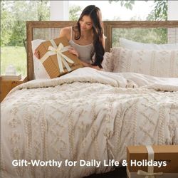 BOHO CHIC DESIGN: Elevate your bedroom with this tufted duvet cover featuring elegant geometric embroidery patterns that add sophisticated style. Cust