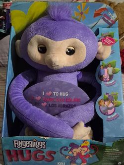 Fingerlings Hugs Kiki