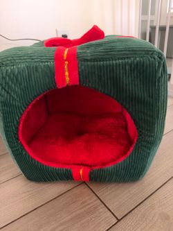 Christmas Gift Box Pet Bed