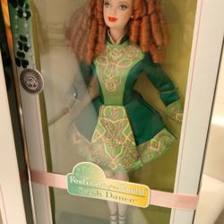 Barbie Three Dolls Of The World $180