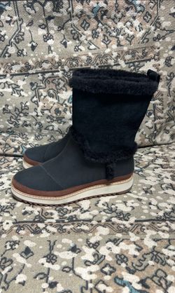 Toms boots size 7.5 , NWOT 