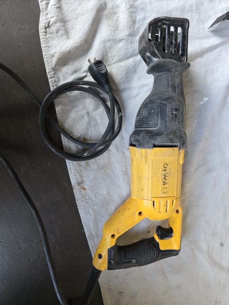 DEWALT Reciprocating Saw – Good Condition