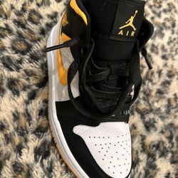 Jordan 1 Mid SE “White Laser Orange” Women’s — Size — Cash Today / Pickup