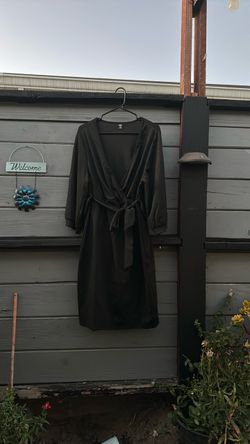 1XL black cocktail dress.