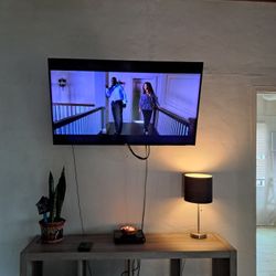  43 Inch JVC Smart TV Plus Accessories 