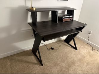 Brand new desk - never used!