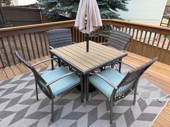 Outdoor Patio Dining Set with 4 Chairs