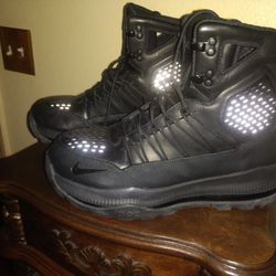 Nike ACG snow boots