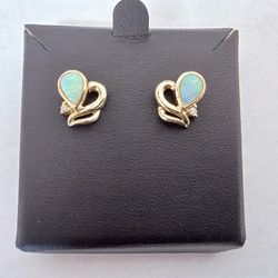14kt Gold Opal Earrings