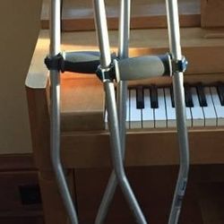 Crutches 