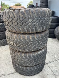 37x13.50r20 Toyo tires en excelentes condiciones de vida las 4