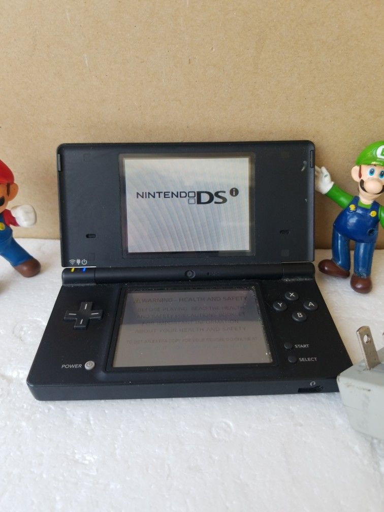 DS (i) BEUTIFUL Black CONSOL original WITH Charger INCLUDED