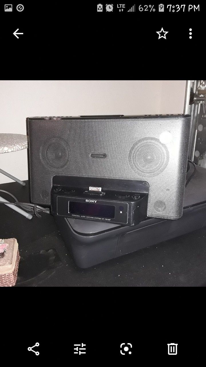 Sony dock station, AM FM radio, alarm clock, Bluetooth speakers