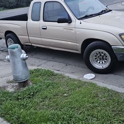 Vendo Toyota Tacoma  1997