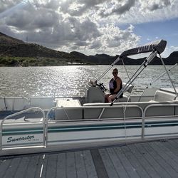 Lake Ready 24’ Pontoon Boat 