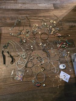 Misc Jewelry Lot
