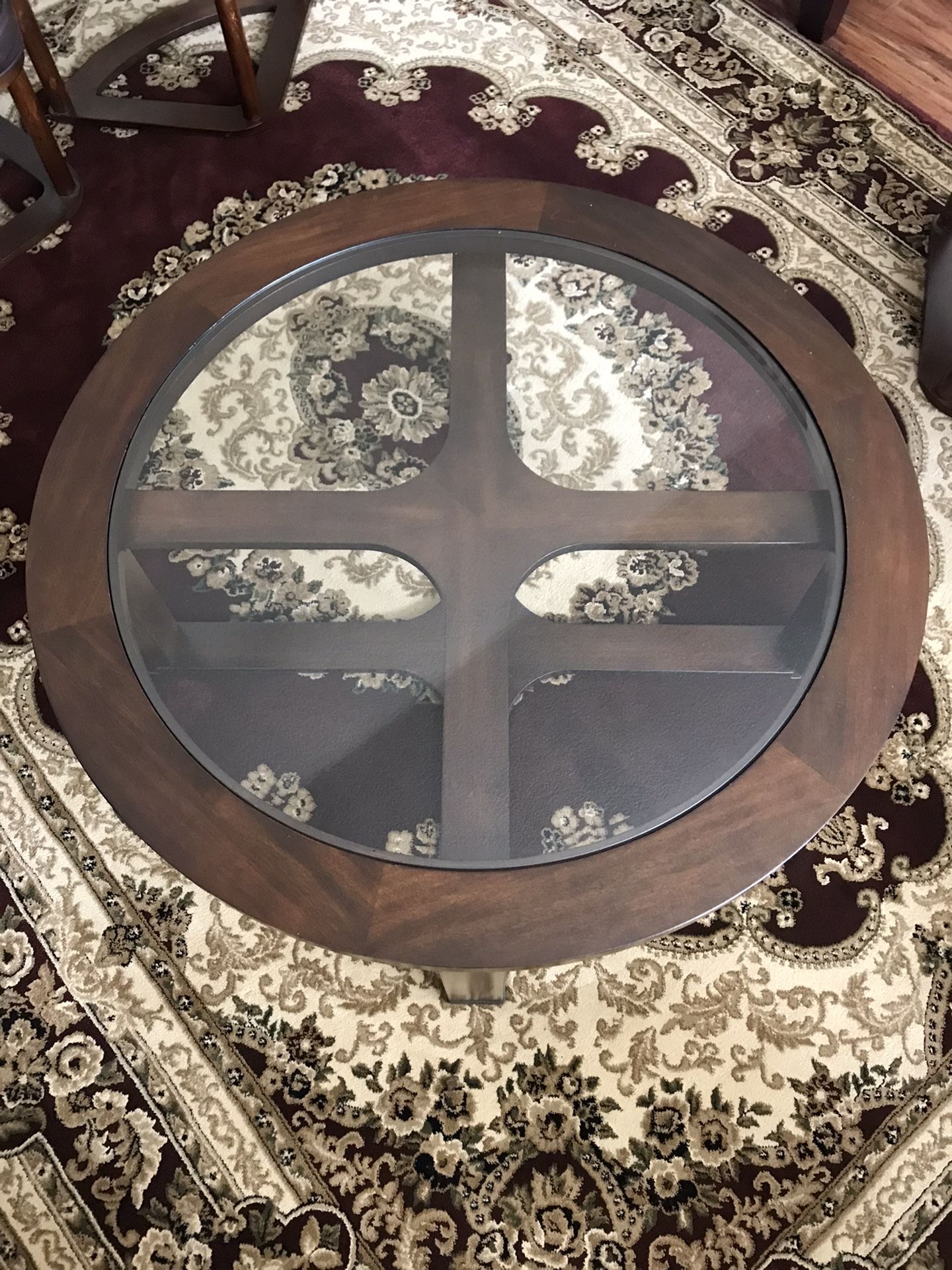 Round Coffee/ Cocktail Table With Nested Stools