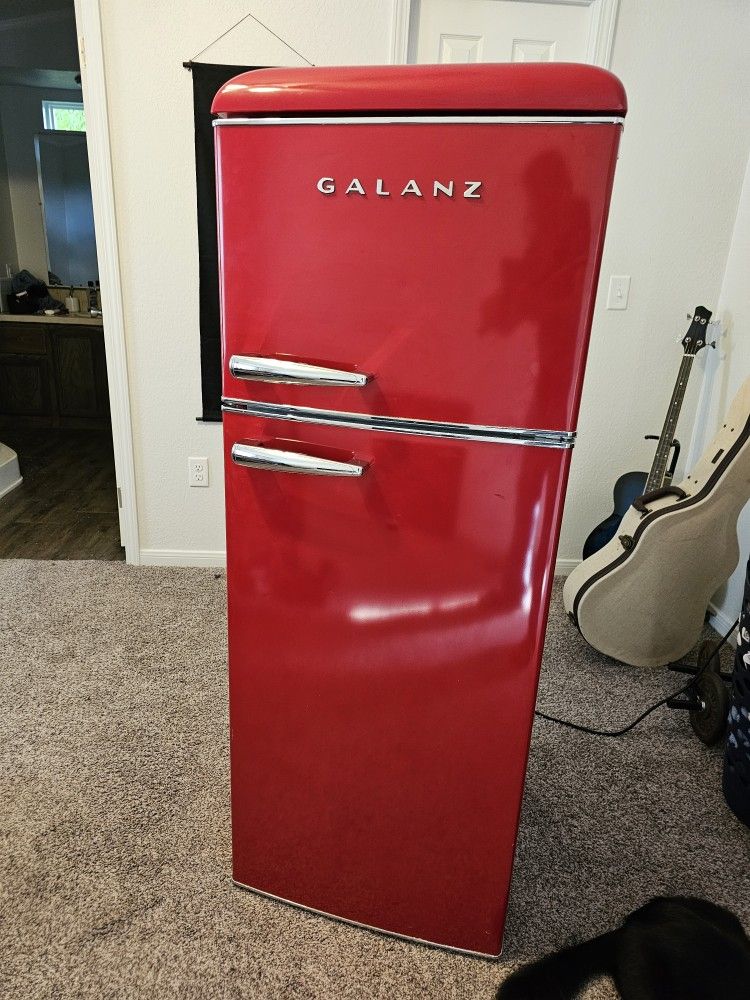 Galanz Mini Fridge