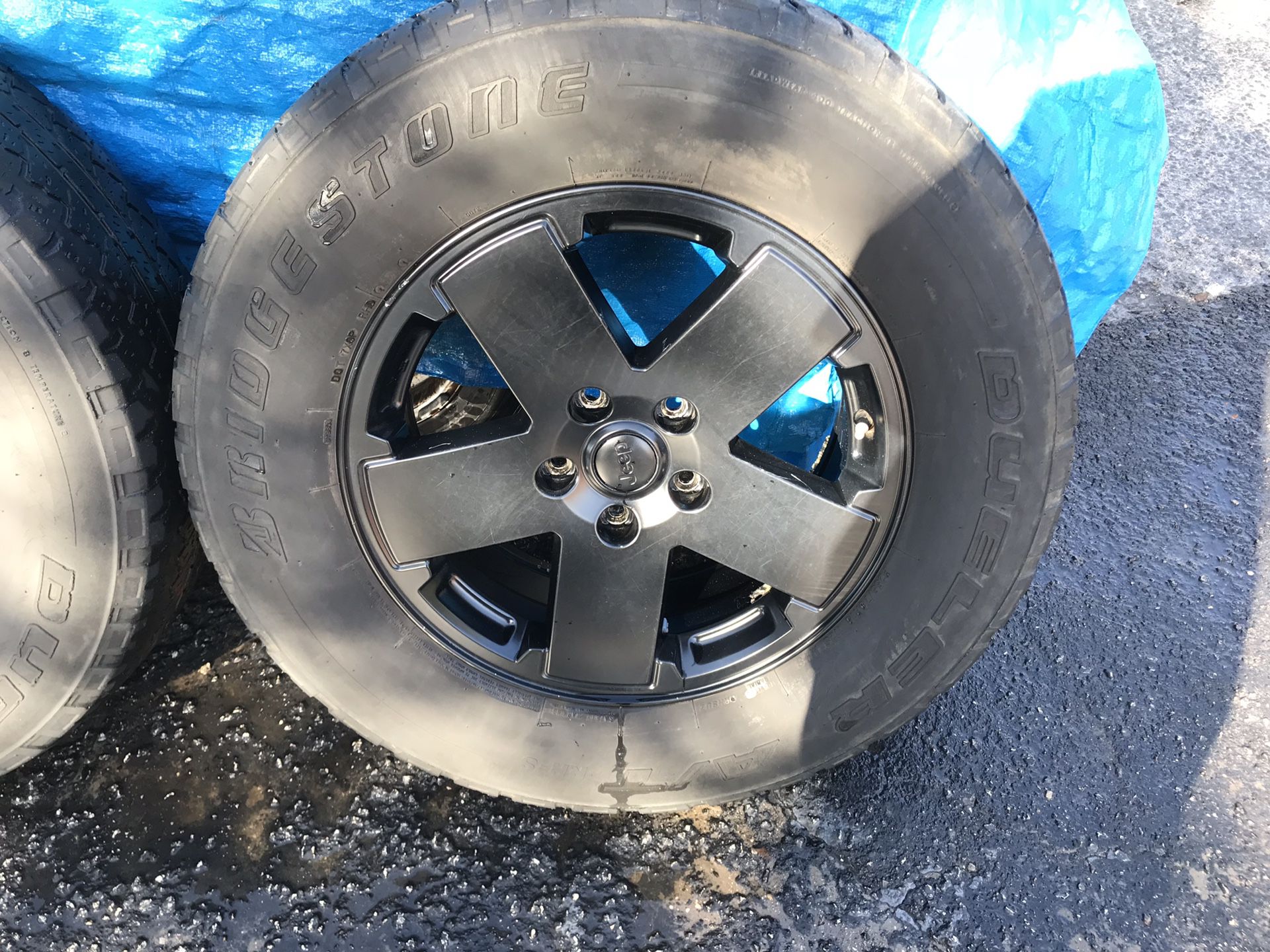 Jeep Wrangler wheels with tires