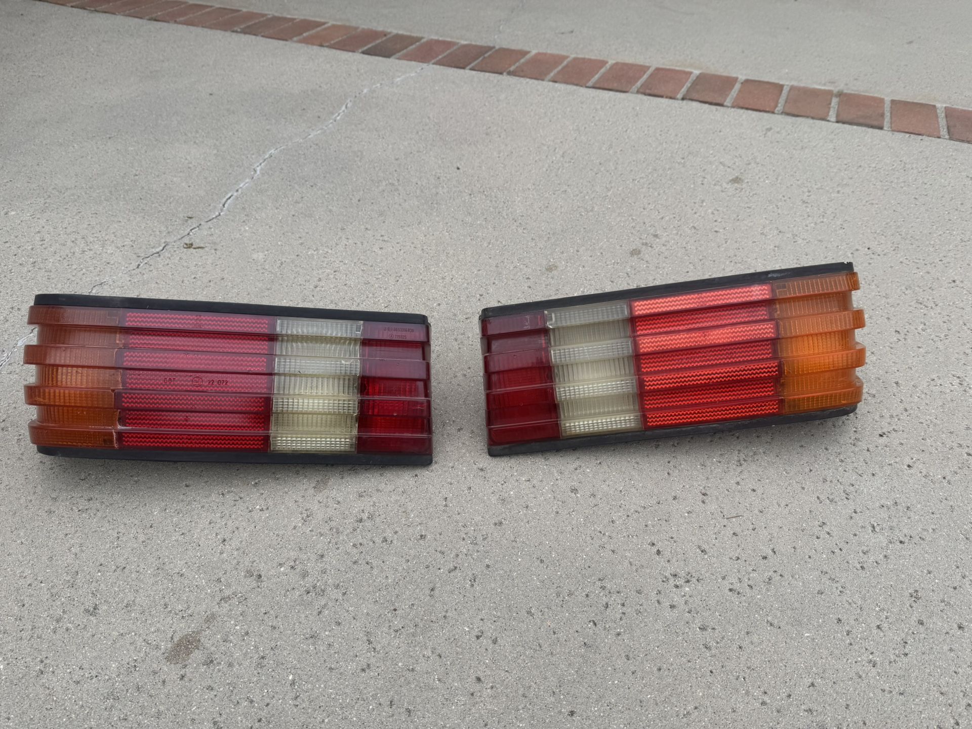 Mercedes 560SEC 560SEL C126 W126 European tail lights