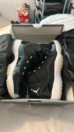 Jordan’s retro 11 new !!! Size 5y