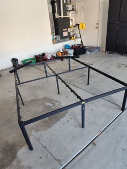 Bed frame queen size
