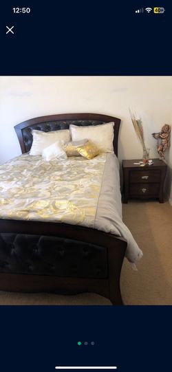 Modern Dark Wood Queen Bed Set w/ Tufted Headboard – Excellent Condition