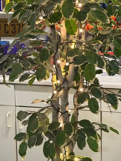 Artificial 7ft tree with lights