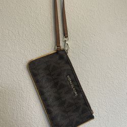 Michael Kors Wristlet 