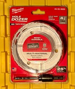 Milwaukee Hole Dozer 4-1/2" Bi-Metal Hole Saw with Arbor