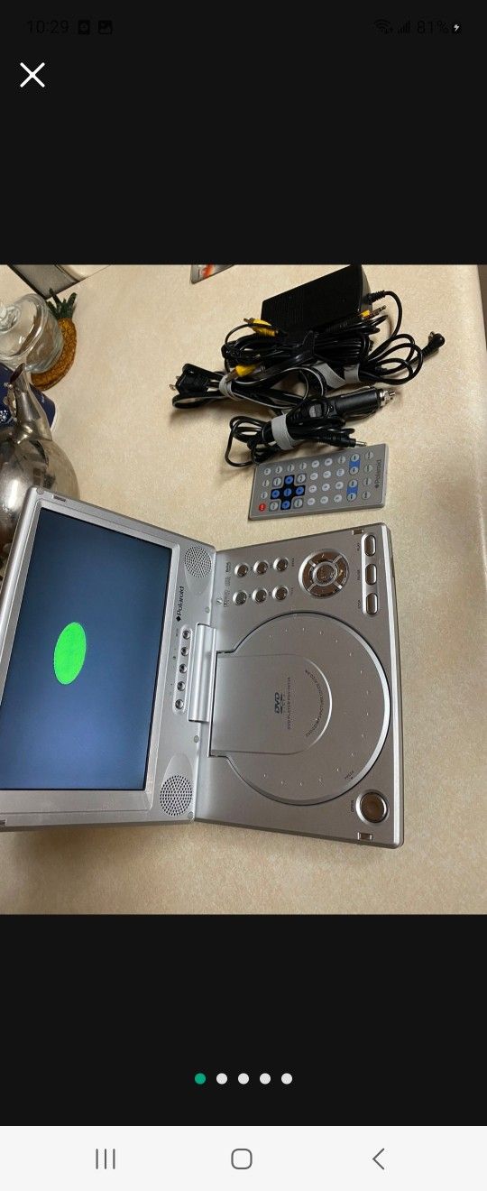 Polaroid PDV-0700 Portable 7" DVD Player with  Remote, Charger, Cables