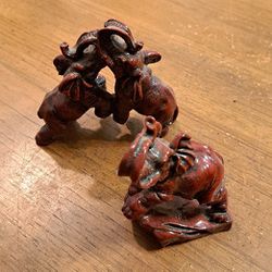 Set Of 3 Cinnebar Resin Mini Elephant Figurines, 2 Are Attached At The Trunk & All 3 Have Trunks Up For Good Luck 3.25" Tall 