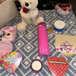 Valentine’s Day Gift Set Basket Bundle Gift Present